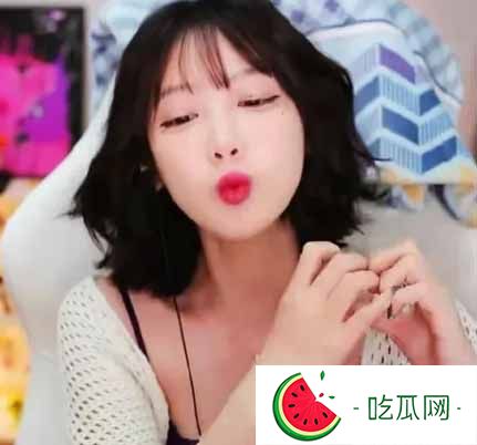 紫色风情艾琳，直播小心机引热议