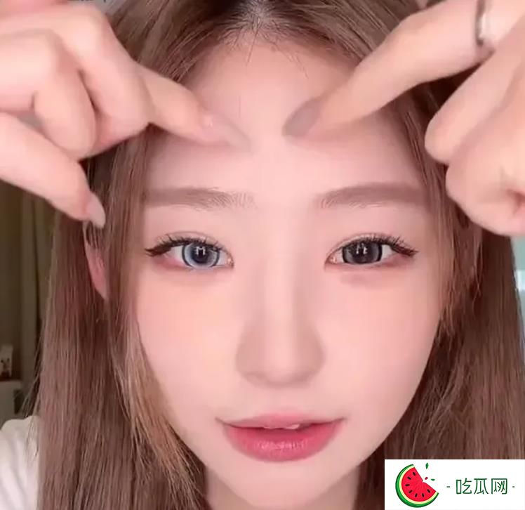 在线吃瓜黑料爆料：黄一鸣自曝孩子生父，网友猜测纷纷，长得像爷